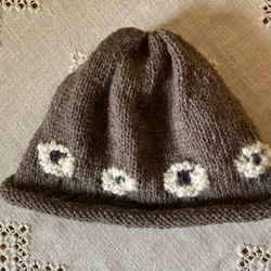 羊模様の編み込み手編みニット帽 3枚目の画像