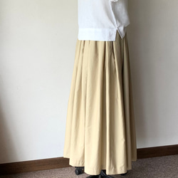 キレイめカジュアルな装いに　ミルクティーベージュ　ベルト付きタックギャザースカート 5枚目の画像