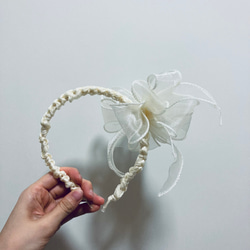 米白色 花型 蝴蝶  頭箍【亮光絲】 第1張的照片