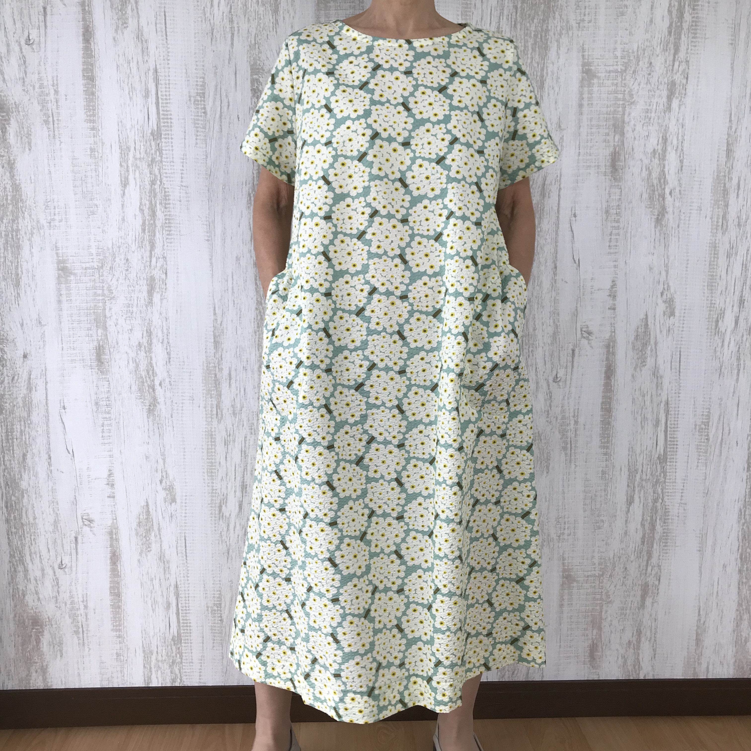 【SALE♦️30%OFF】花柄　リップル地　ゆったり　ワンピース