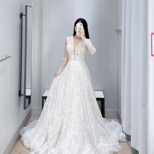 エレガント！贅沢な花総レース Vネック 背中見せ 長袖 ロングトレーン  