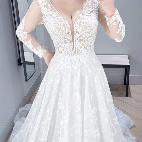 エレガント！贅沢な花総レース Vネック 背中見せ 長袖 ロングトレーン  