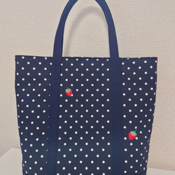 水玉と苺刺繍のトートバッグ 2枚目の画像