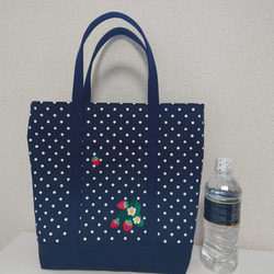 水玉と苺刺繍のトートバッグ 8枚目の画像