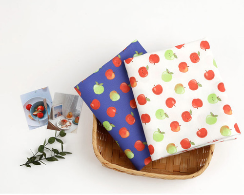 韓国製 果物柄 りんご柄 スマイルアップル 生地 コットン100