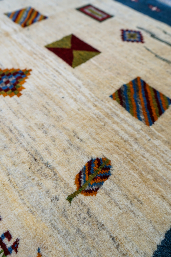 197×157cm【ペルシャ絨毯 手織りギャッベ】アマレ族ギャッベ ギャベ 5枚目の画像