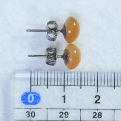 （1 件）橙色月光石耳環（8 x 6 毫米，鈦柱） 第5張的照片