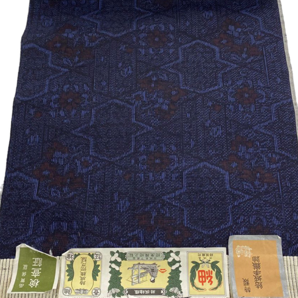 *和服布*成人平子腰帶，半寬，由海軍藍色的Yuki Tsumugi和紅豆垂直條紋製成。長427cm。 第13張的照片