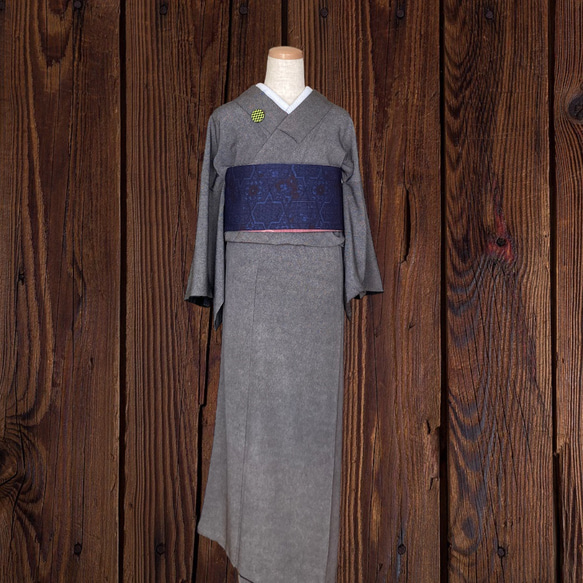*和服布*成人平子腰帶，半寬，由海軍藍色的Yuki Tsumugi和紅豆垂直條紋製成。長427cm。 第8張的照片