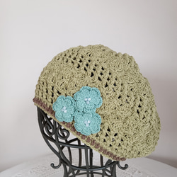 マッチャカフェオレのエキゾチックベレー帽、小花３つ 2枚目の画像