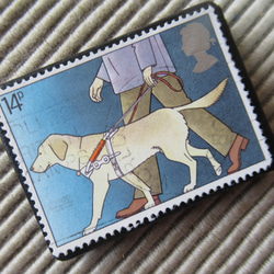 アップサイクル　イギリス　切手ブローチ 9612 2枚目の画像