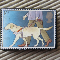 アップサイクル　イギリス　切手ブローチ 9612 1枚目の画像