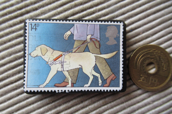 アップサイクル　イギリス　切手ブローチ 9612 3枚目の画像