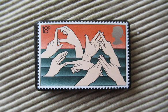 イギリス　切手ブローチ 9613 1枚目の画像