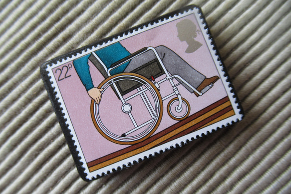 イギリス　切手ブローチ 9614 2枚目の画像