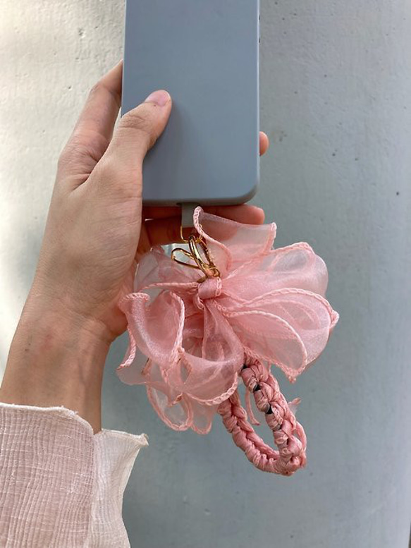 ピンクの花織り 4way 携帯電話ストラップ帽子キーホルダー手首の花手作り 3枚目の画像