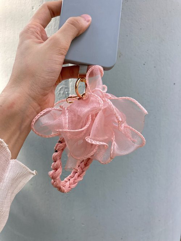 ピンクの花織り 4way 携帯電話ストラップ帽子キーホルダー手首の花手作り 1枚目の画像