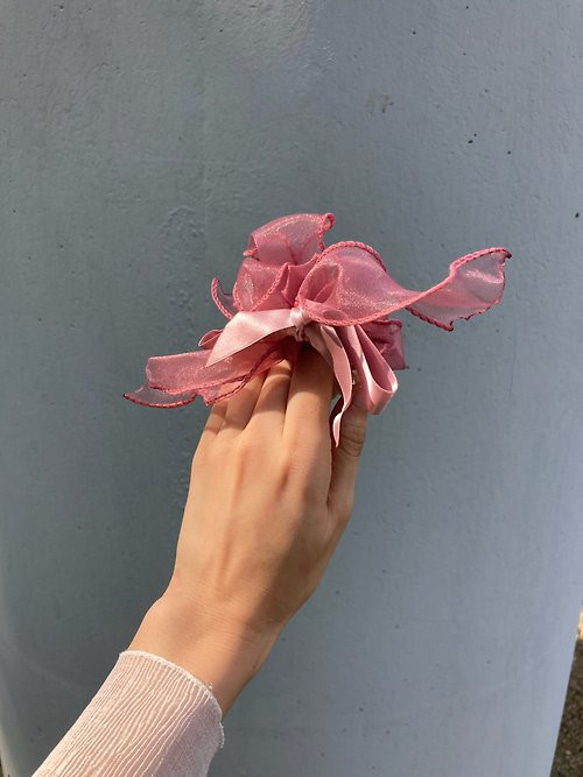 粉紅色 珍珠 花 編織 4way 手機掛繩 頭飾 匙扣 手腕花 手工 第4張的照片