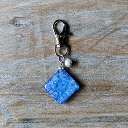 水彩レジンキーホルダー【ブルー】母の日プレゼント　かわいい　シンプル　立体的　 1枚目の画像