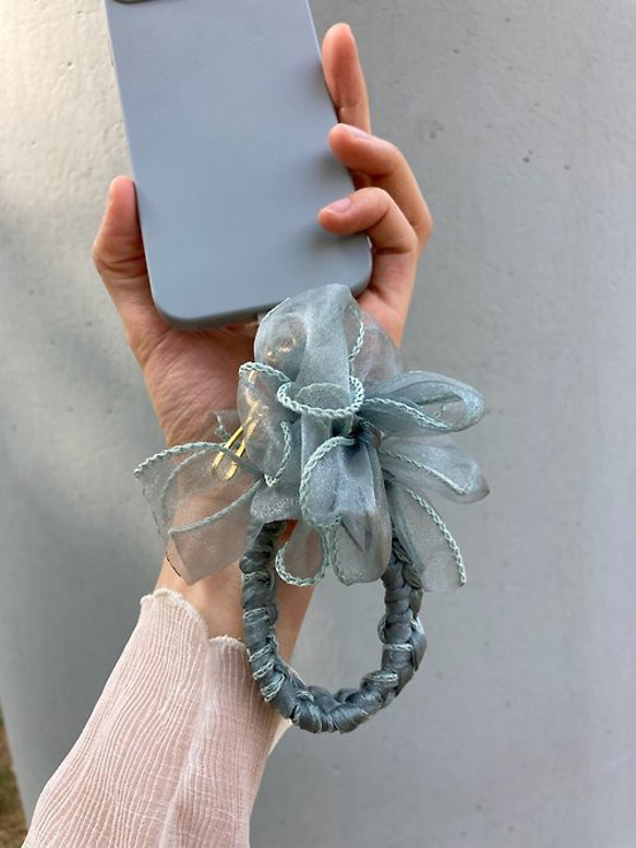 灰綠色 花 編織 4way 手機掛繩 頭飾 匙扣 手腕花 手工 第3張的照片