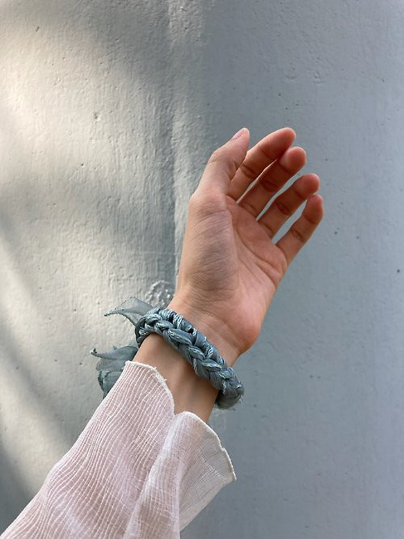 灰綠色 花 編織 4way 手機掛繩 頭飾 匙扣 手腕花 手工 第7張的照片