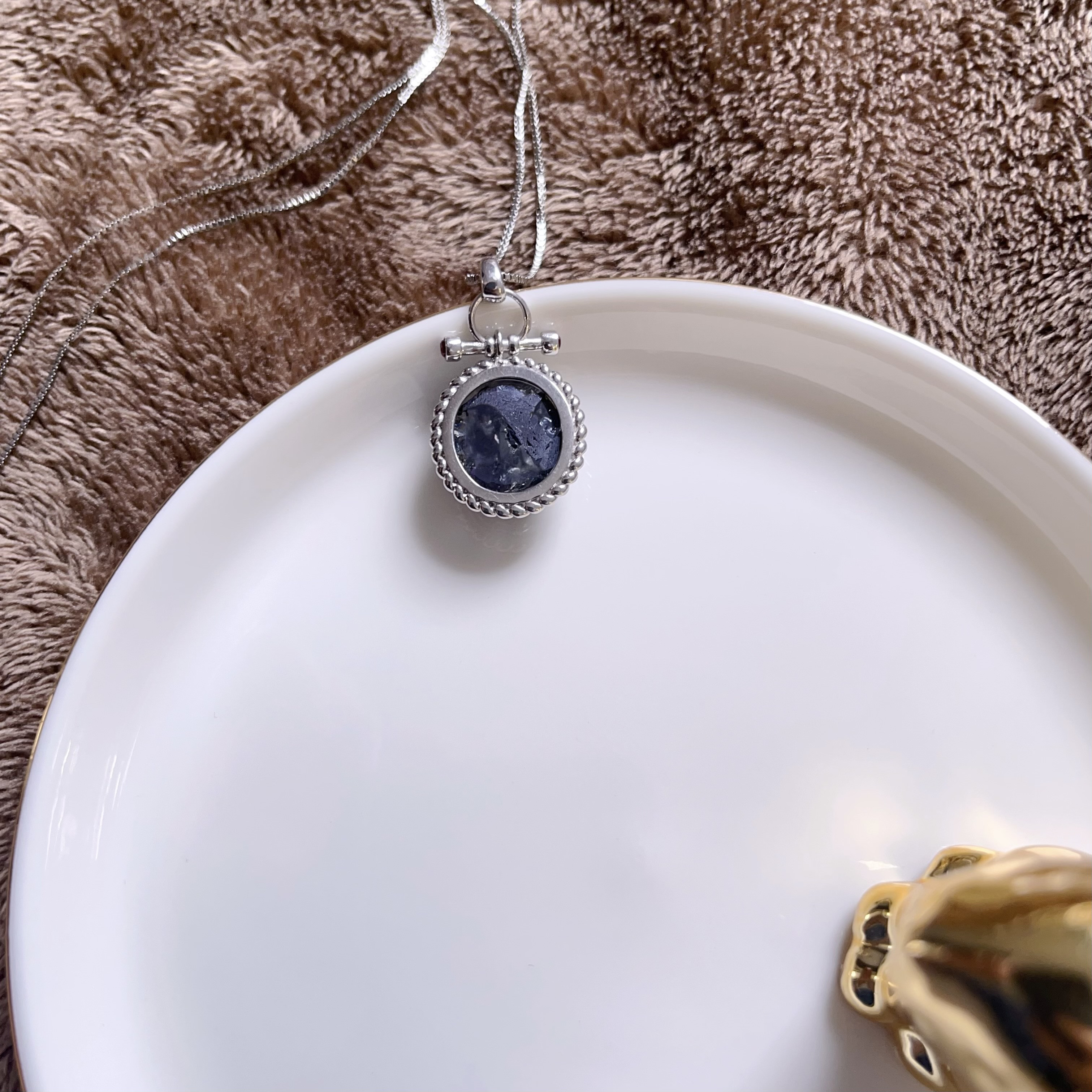 天然無処理　スティブナイトインクォーツ　デザイン　ペンダントトップ　No4722