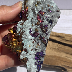 グレードがレア♡チャルコパイライト with クォーツ 鉱物標本 2401 天然石 天然色 10枚目の画像