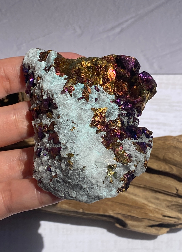 グレードがレア♡チャルコパイライト with クォーツ 鉱物標本 2401 天然石 天然色 4枚目の画像