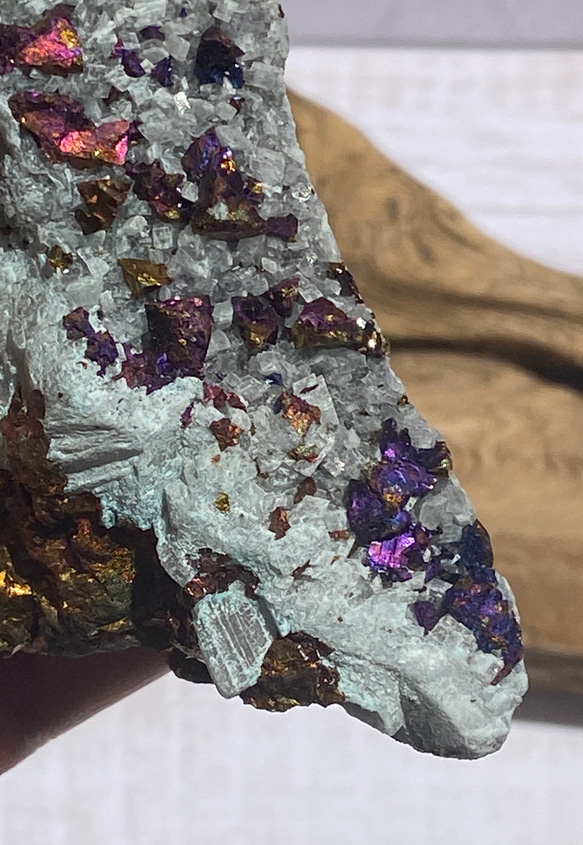 グレードがレア♡チャルコパイライト with クォーツ 鉱物標本 2401 天然石 天然色 16枚目の画像