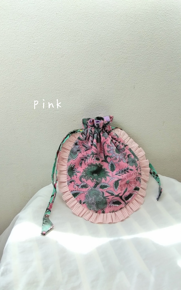 ブロックプリントのフリル丸巾着: pink 1枚目の画像