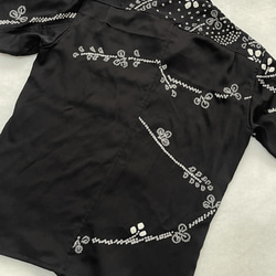 着物リメイク 黒絞りの訪問着のアロハシャツ メンズLサイズ 3枚目の画像