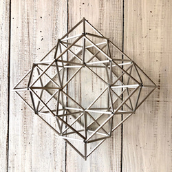 ヒンメリ「スクエアリース」小サイズ　野外使用可なアルミ製　オプションでサンキャッチャー　幾何学オブジェ　シルバー　クリス 2枚目の画像