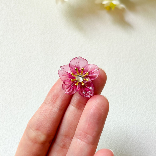 レジン加工】つまみ細工 桜の花のピアス イヤリング ピアス（スタッド