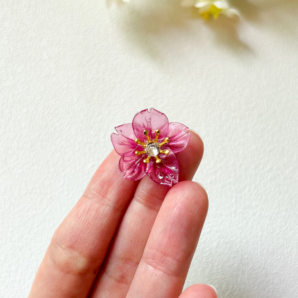 【レジン加工】つまみ細工　桜の花のピアス　イヤリング 2枚目の画像