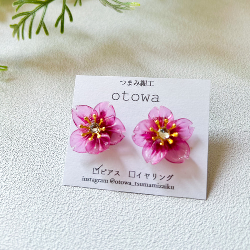 レジン加工】つまみ細工 桜の花のピアス イヤリング ピアス（スタッド