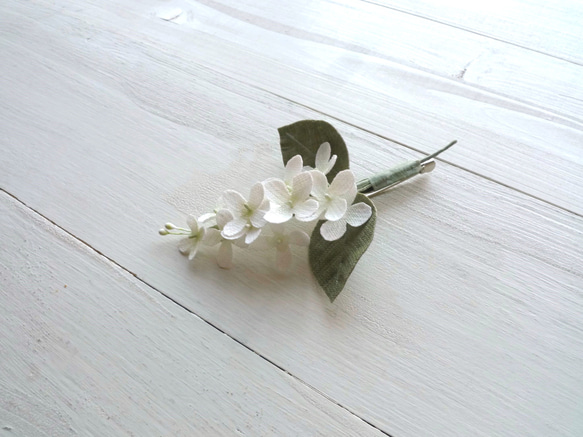 リネンの花　ノリウツギのコサージュ 2枚目の画像
