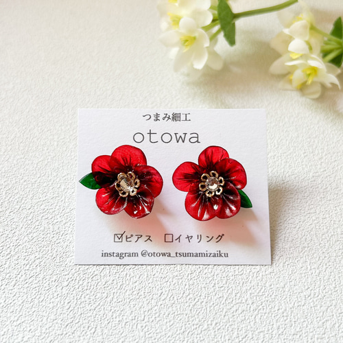 レジン加工】つまみ細工 椿の花のピアス イヤリング ピアス（スタッド 