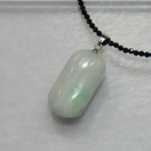 ヴィンテージジェイド！40年前の糸魚川ヒスイペンダントトップ！メイド