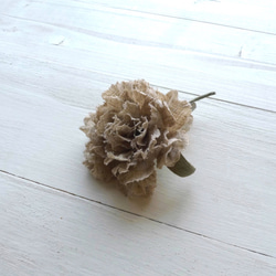リネンの花　エクリュのカーネーション コサージュ 3枚目の画像