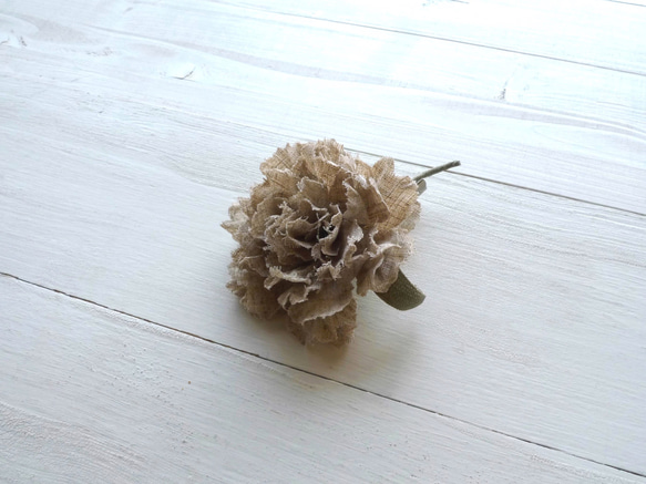 リネンの花　エクリュのカーネーション コサージュ 3枚目の画像
