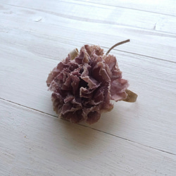 リネンの花　ぼかし紫のカーネーション コサージュ 2枚目の画像