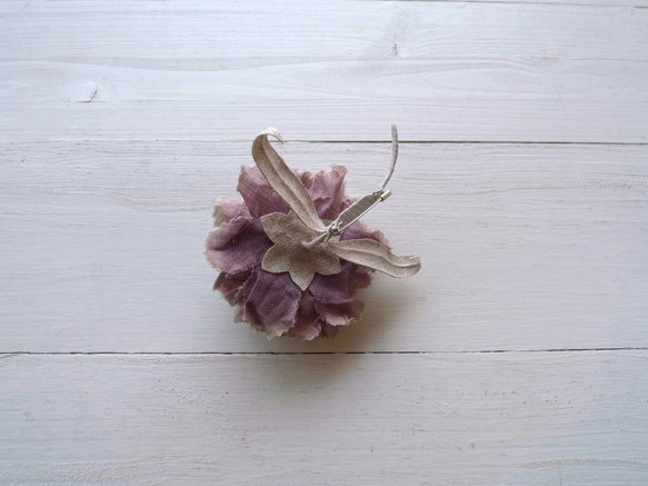 リネンの花　ぼかし紫のカーネーション コサージュ 5枚目の画像