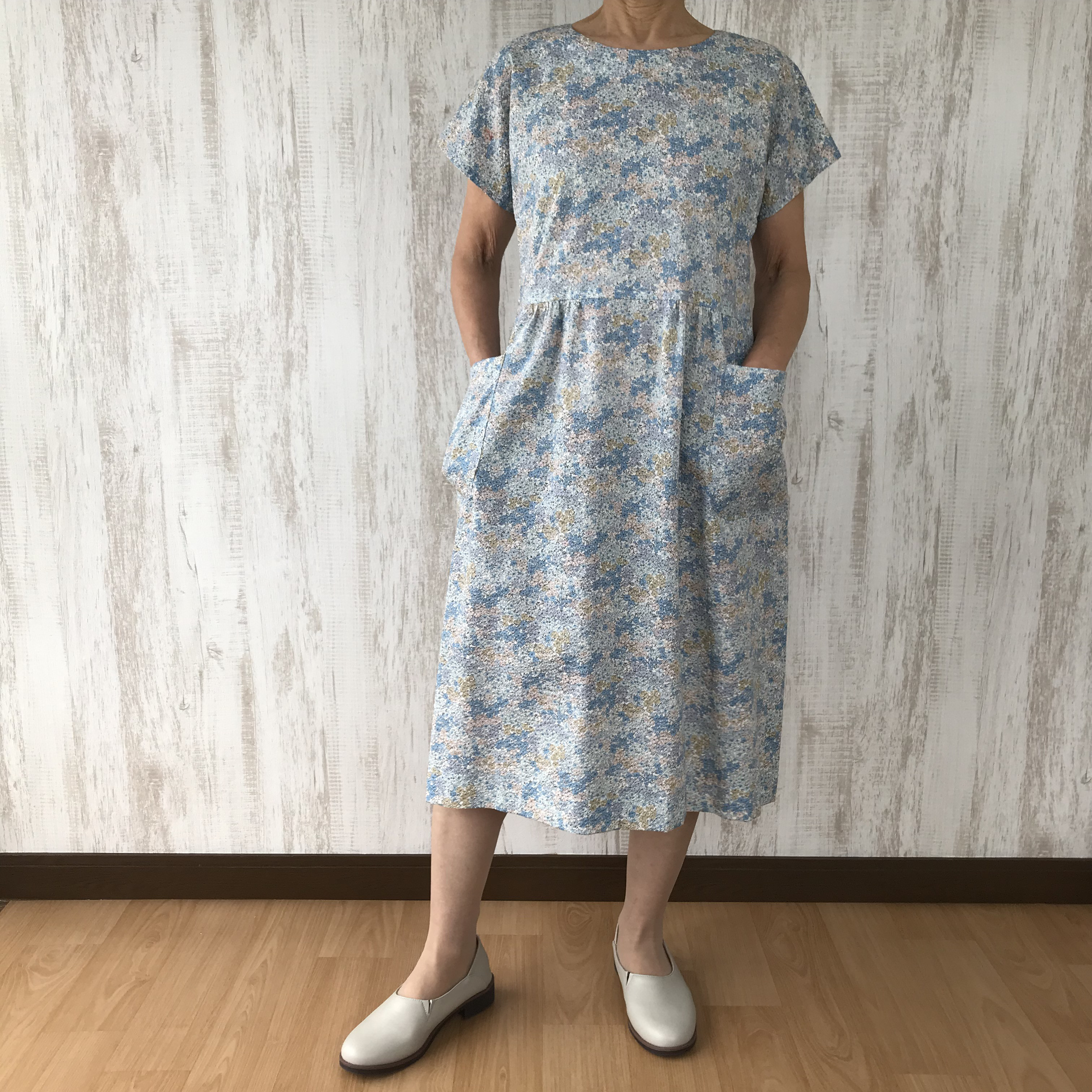 【SALE♦️30%OFF】花柄　リップル地　ゆったり　ワンピース