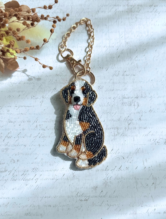 2way】ビーズ刺繍のうちの子キーホルダー、バッグチャーム・バーニーズ