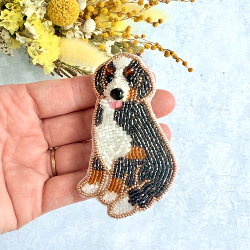 コロンとした　ヌビバッグ　いちご刺繍　ポケットたくさん　キーホルダー紐付 コロンとした ヌビバッグ いちご刺繍 ポケットたくさん
