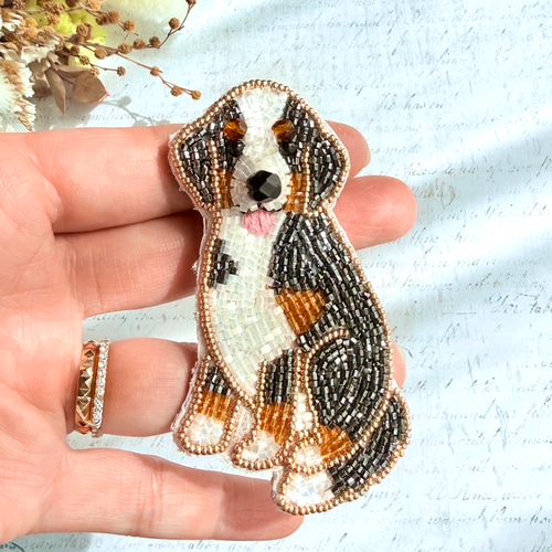 2way】ビーズ刺繍のうちの子キーホルダー、バッグチャーム・バーニーズ