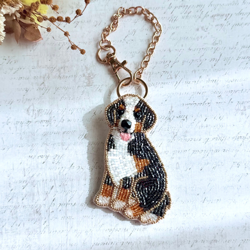 2way】ビーズ刺繍のうちの子キーホルダー、バッグチャーム・バーニーズ