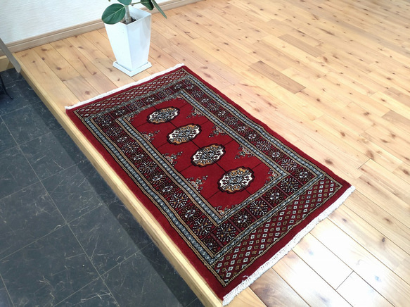 パキスタン絨毯 ハイクオリティ 97x61cm 玄関マット 手織り　ボハラデザイン　赤色 1枚目の画像