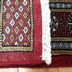 パキスタン絨毯 ハイクオリティ 97x61cm 玄関マット 手織り　ボハラデザイン　赤色 9枚目の画像