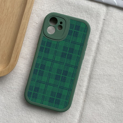 智慧型手機保護殼 兼容所有 iPhone 15/14/13/12/11 等型號 綠色格子 全包防震手機套 第1張的照片
